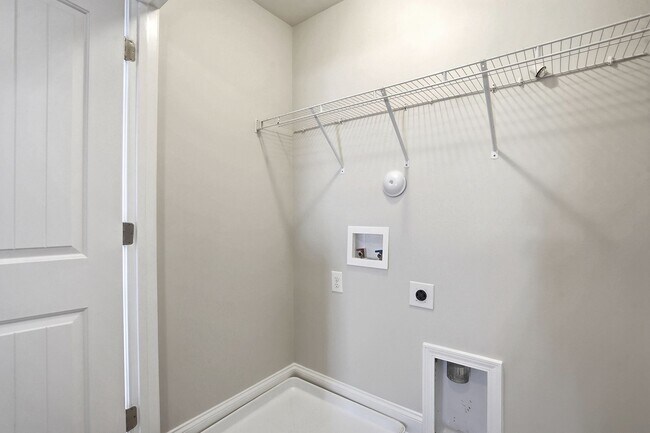 Building Photo - BEAUTIFUL single-Family home with $500 towards first month's rent- 2-Car Garage | Community Pool ...