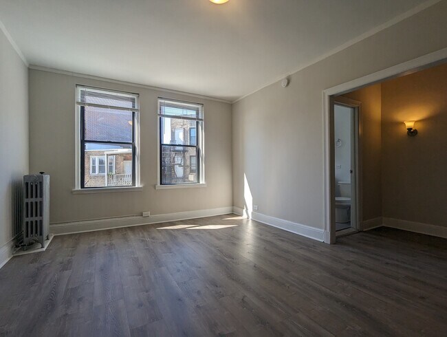 Building Photo - 3335 W Diversey Ave