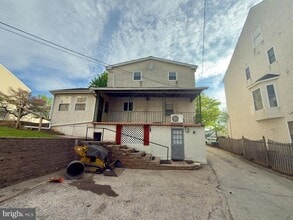 Building Photo - 422 W 6th Ave