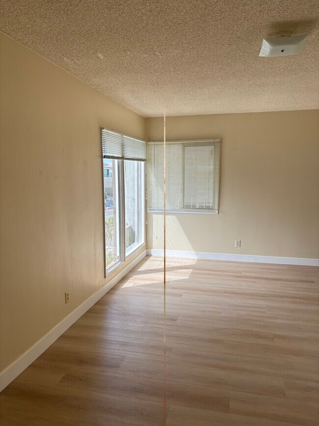 Building Photo - 315 Longfellow Ave