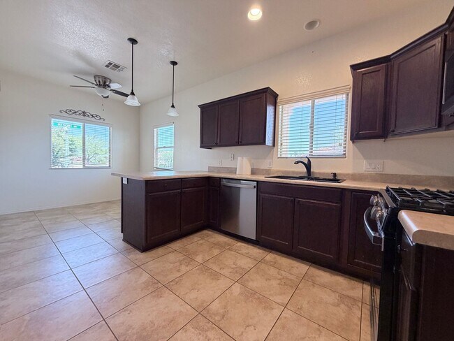 Building Photo - 3BR/2BA/2CG 1,401 sq.ft. rental with Community POOL in Sierra Vista, AZ