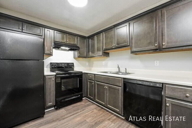 Building Photo - 322 Lexington Heights