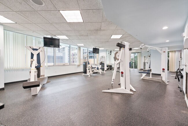 Building Photo - Downtown Orlando One Bedroom with Lake Eola View * * Modernized Waverly Condo