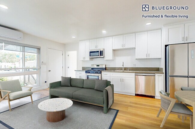 Building Photo - 7949 Romaine St