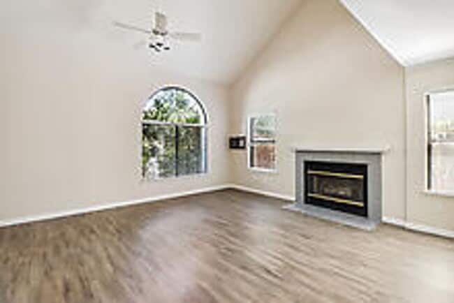 Building Photo - Beautiful 3 Bedroom Home-$750.00 Off 1st M...
