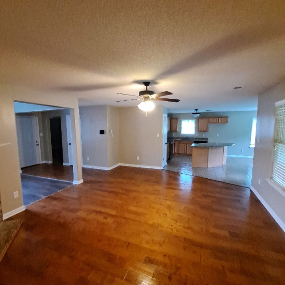 Building Photo - 407 Springer Cv