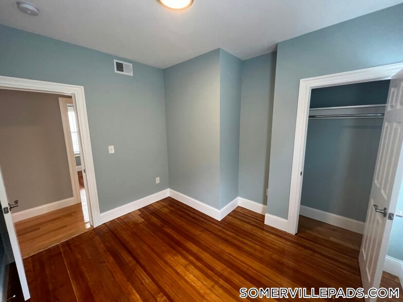 Building Photo - 33 Hancock St