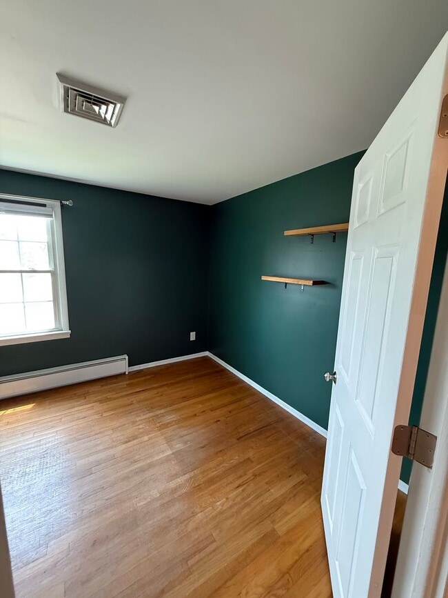 Building Photo - 3 Bd/1.5 Bath Twin Home in Perkasie Boro