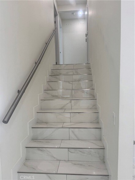 Building Photo - 7127 White Oak Ave