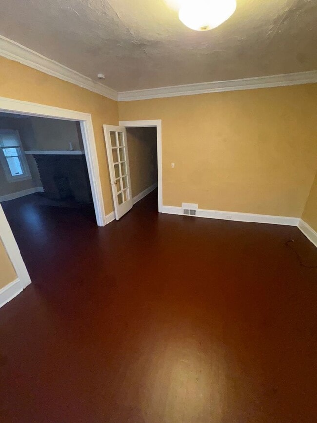 Building Photo - 1633 Eddington Rd