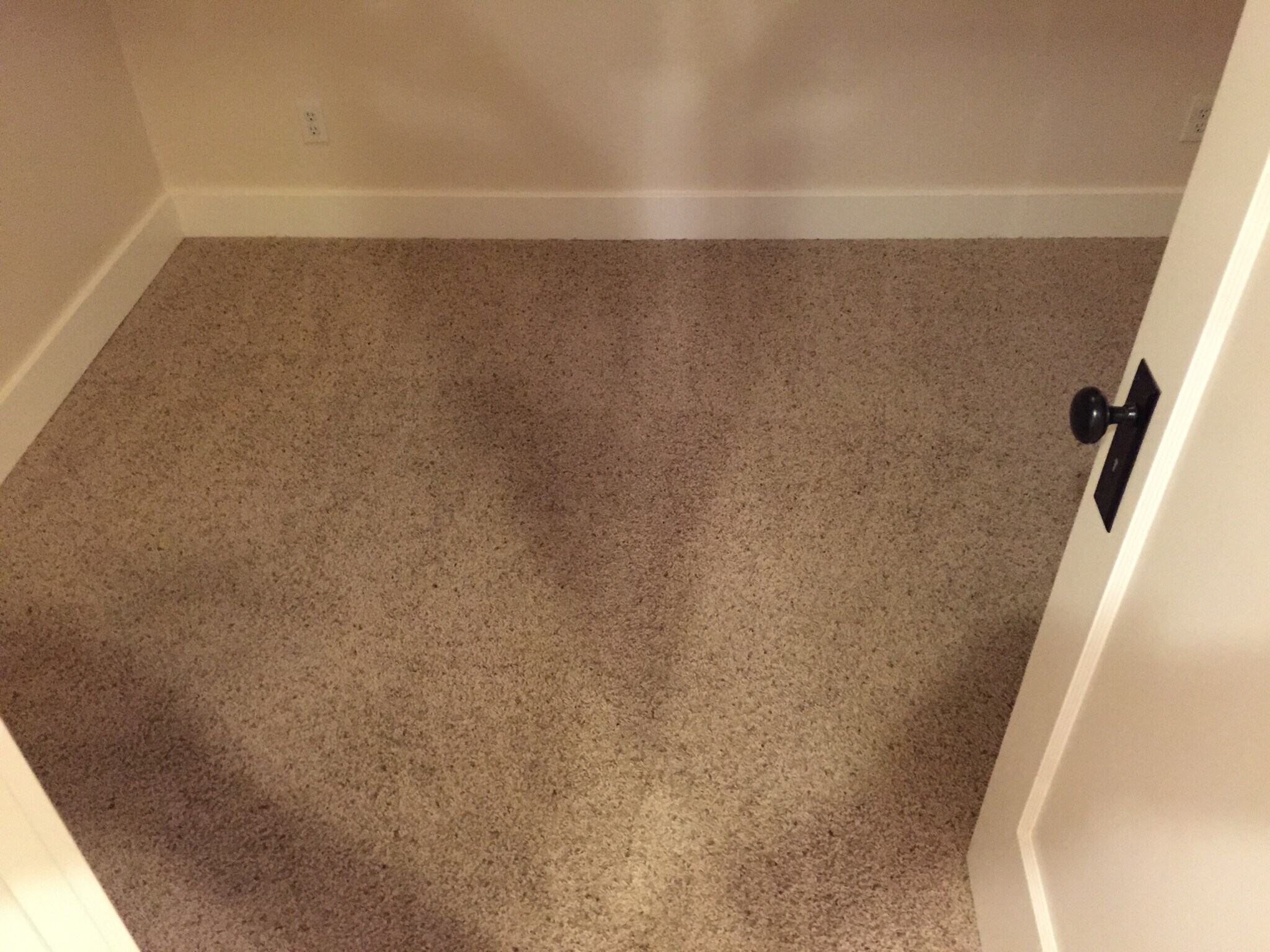 Building Photo - 908 E 8th St