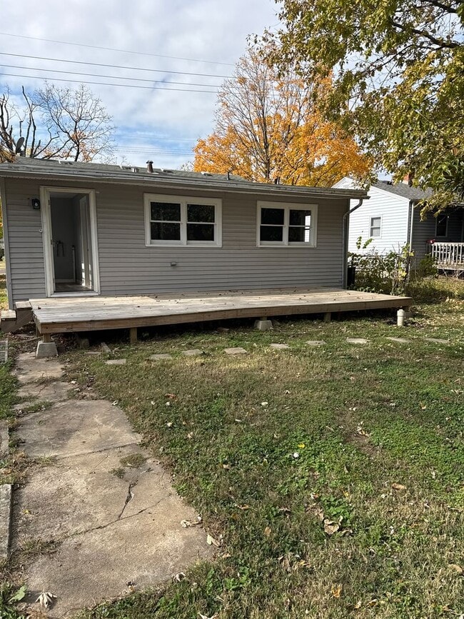 Building Photo - 3 bedroom/1 bathroom house