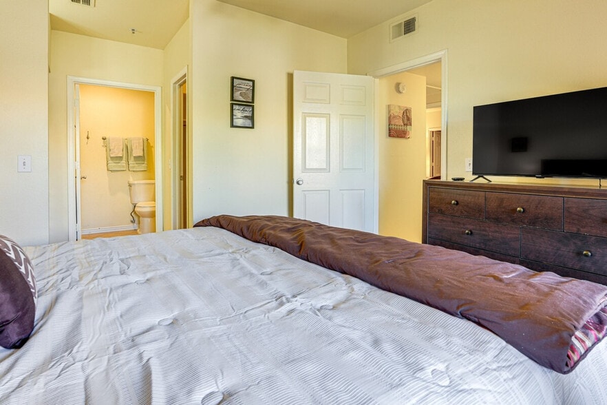 Building Photo - 9450 E Becker Ln