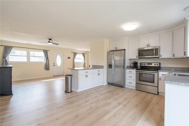 Building Photo - 3528 Chester St