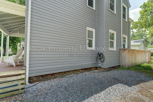 Building Photo - 3022 Groveland Ave