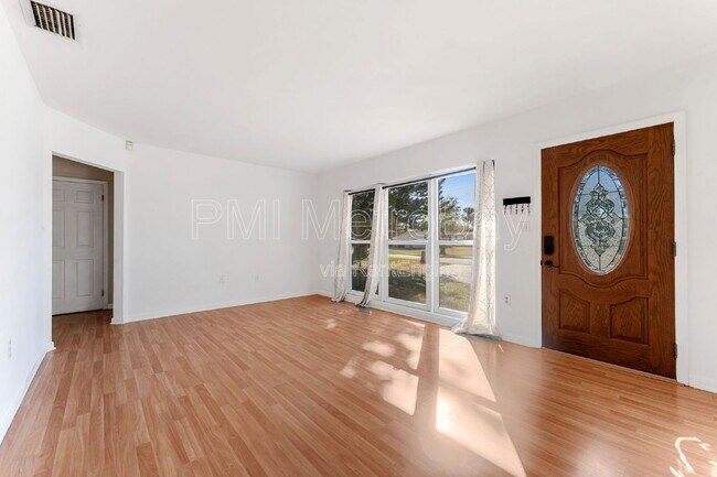 Building Photo - 6303 Delaware Ave