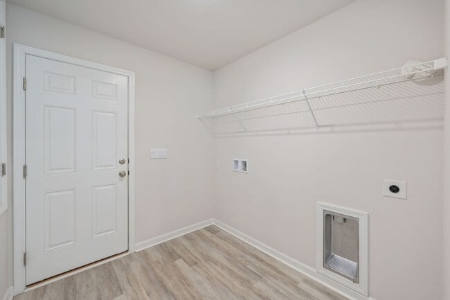 Building Photo - AVAILABLE NOW | BEAUTIFUL 5 BEDROOM, 3 BATH HOME IN MILTON WITH LARGE BACK YARD