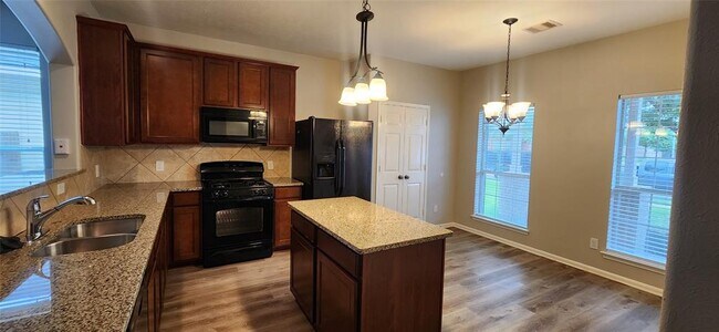 Building Photo - 21747 Sierra Long Dr