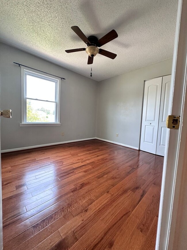 Building Photo - Pembroke Manor-4 bedroom 2.5 bath Single f...