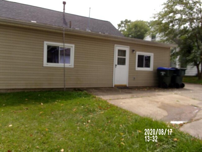 Building Photo - 1413 Anderson Rd