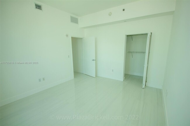 Building Photo - 950 Brickell Bay Dr