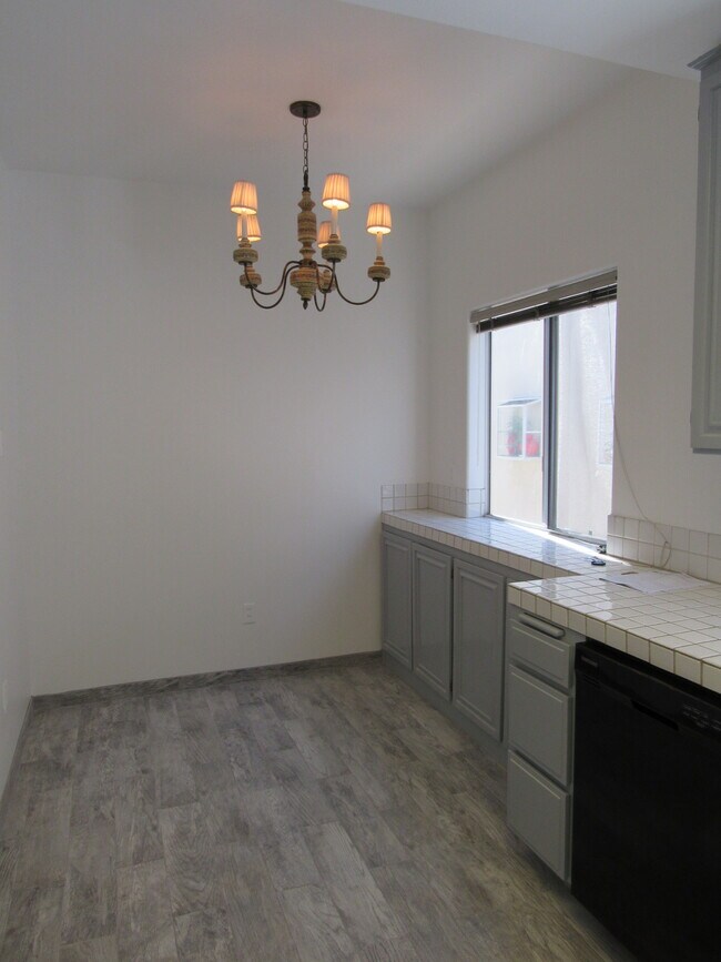 Building Photo - 5145 Yarmouth Ave