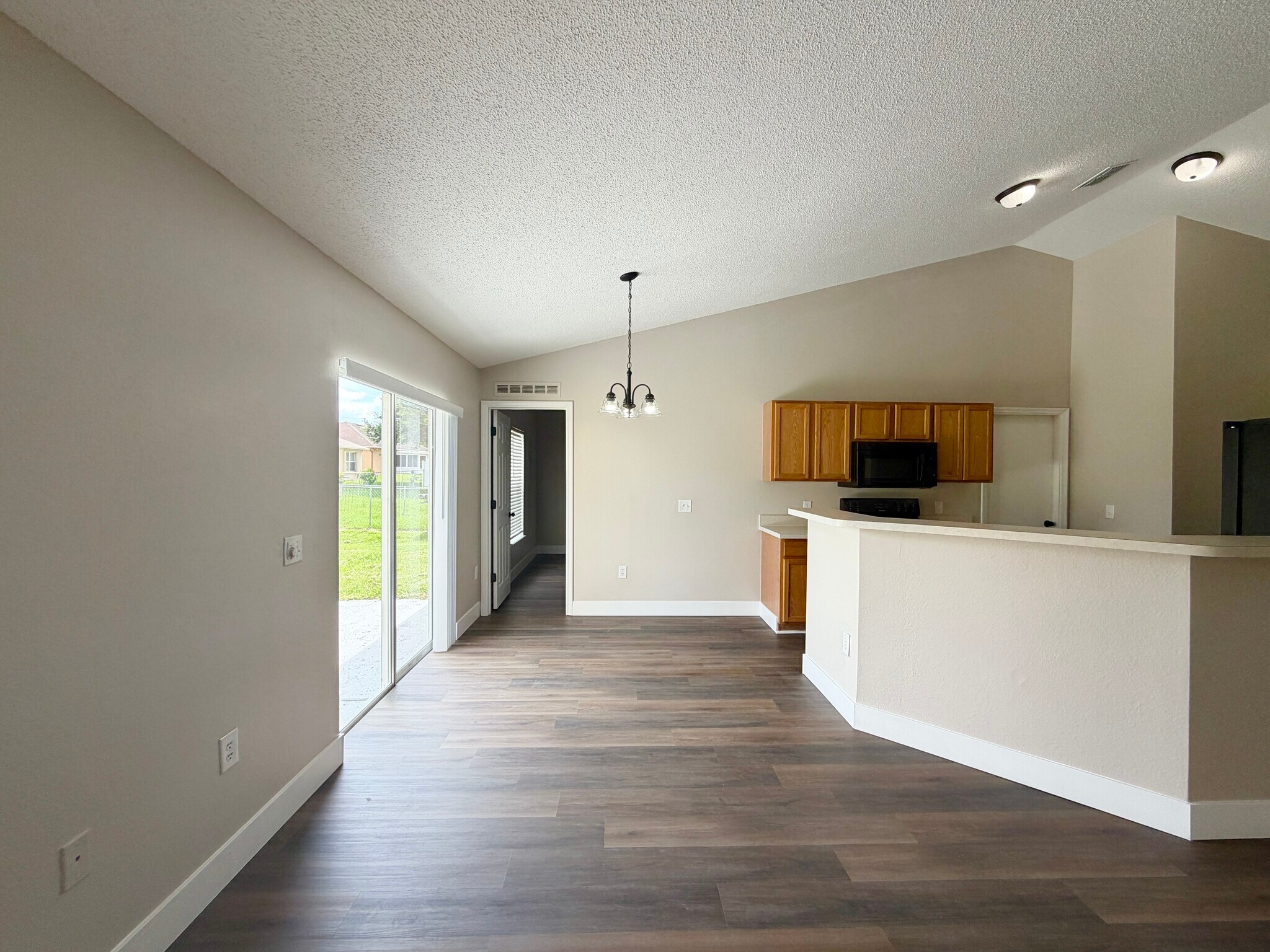 Building Photo - 47 Sawfish Ct