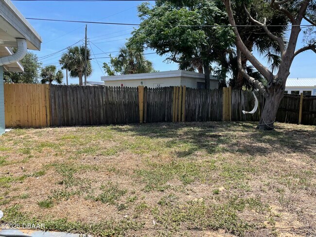 Building Photo - 66 River Dr