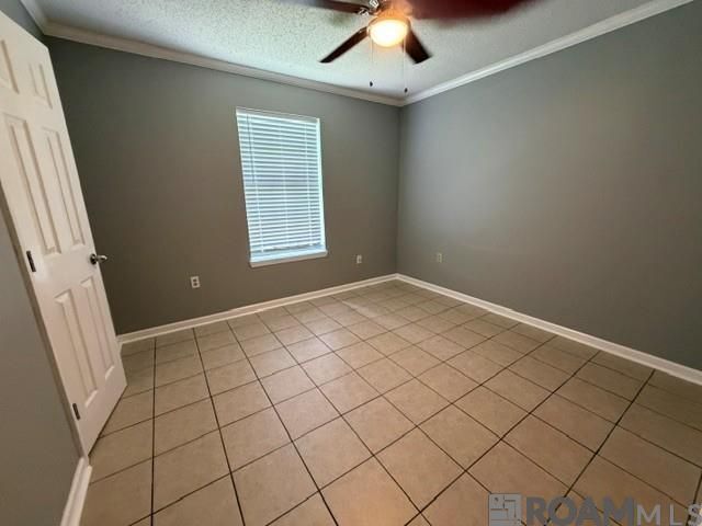 Building Photo - 223 Pinoak St