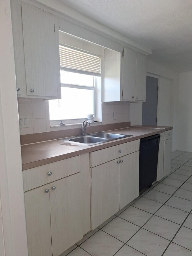 Building Photo - 5117 Beacon Hill Dr