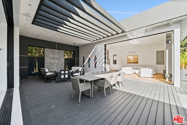 Building Photo - 4458 Mammoth Ave