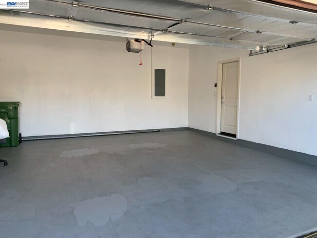 Building Photo - 7149 Diamond Ave