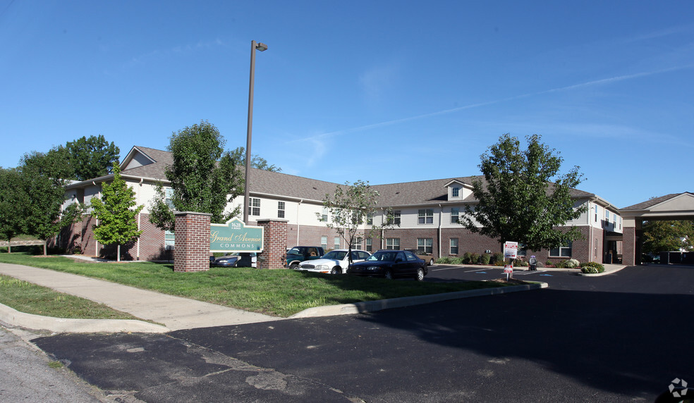 Primary Photo - Grand Avenue Commons