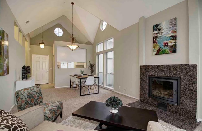 Building Photo - South Davis Charming Home