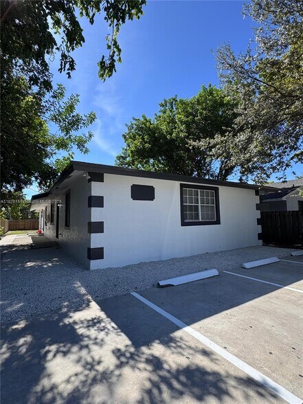 Primary Photo - 617 NW 3rd Ave