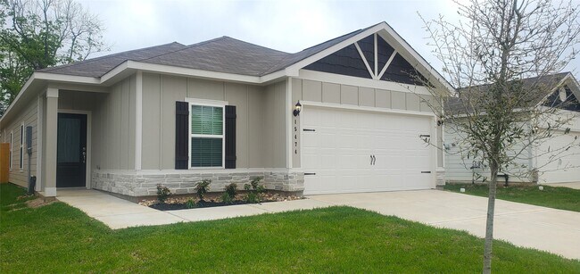 Building Photo - 15474 Maple Ter Dr
