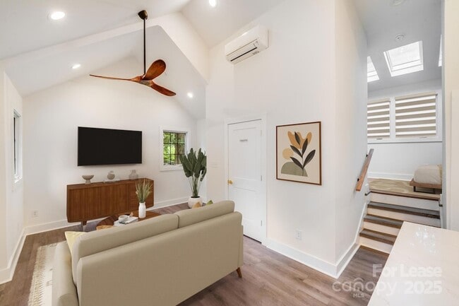 Building Photo - 465 W Worthington Ave