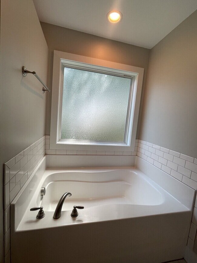 Building Photo - "Charming 4-Bedroom Retreat in Anderson with Spacious 1760 Sq Ft Layout - Your Perfect Home Awaits!"