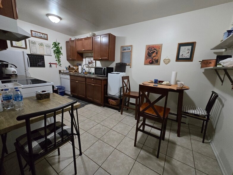 Kitchen - 4521 S Ahmedi Ave