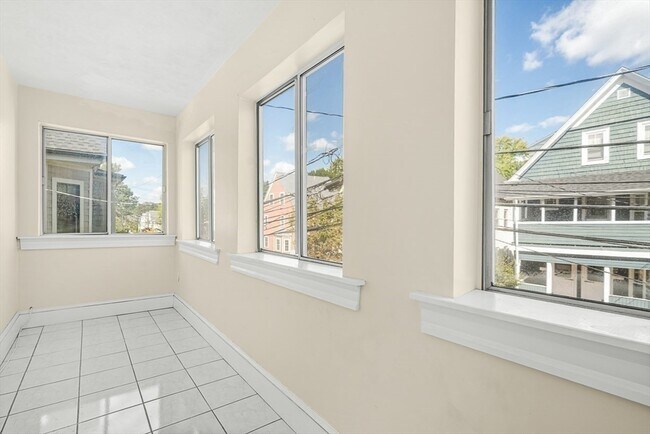 Building Photo - 36 Windsor Rd