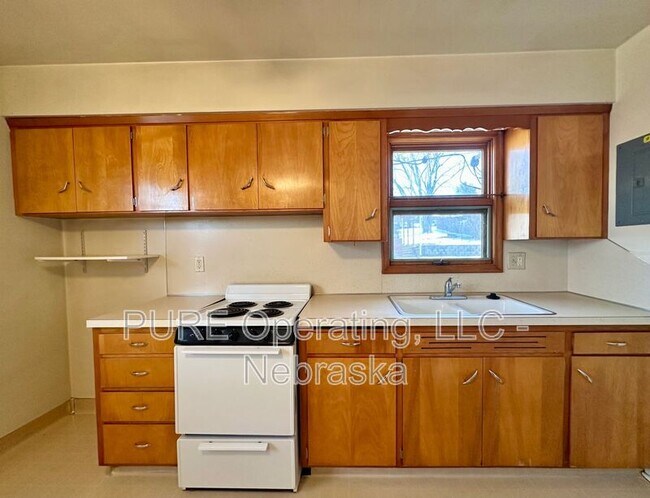 Building Photo - 2205 Lindyview Rd