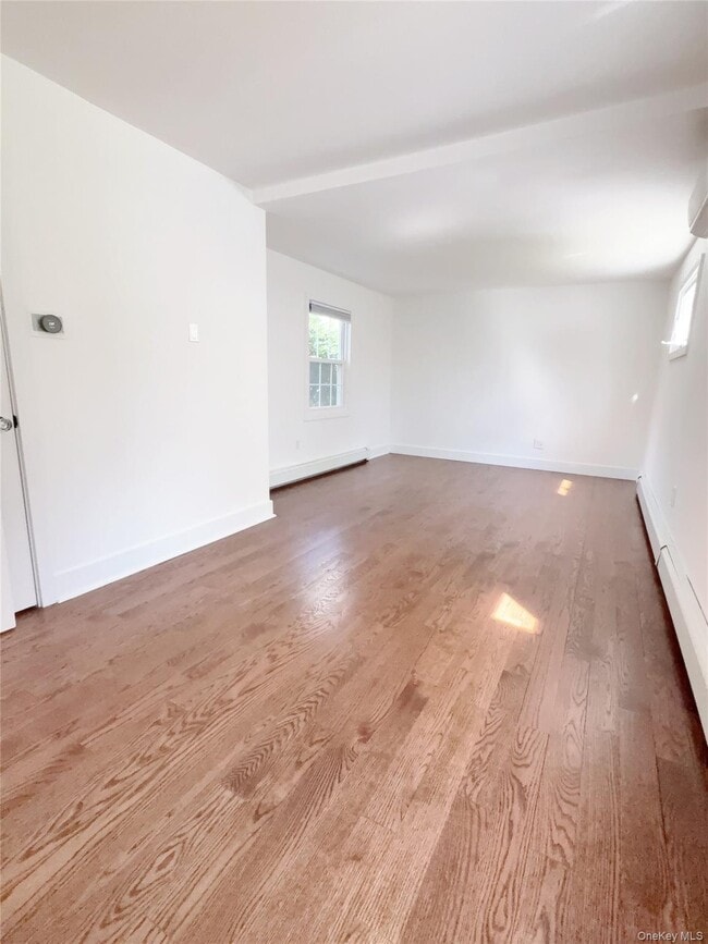 Building Photo - 18 Bayles Ave