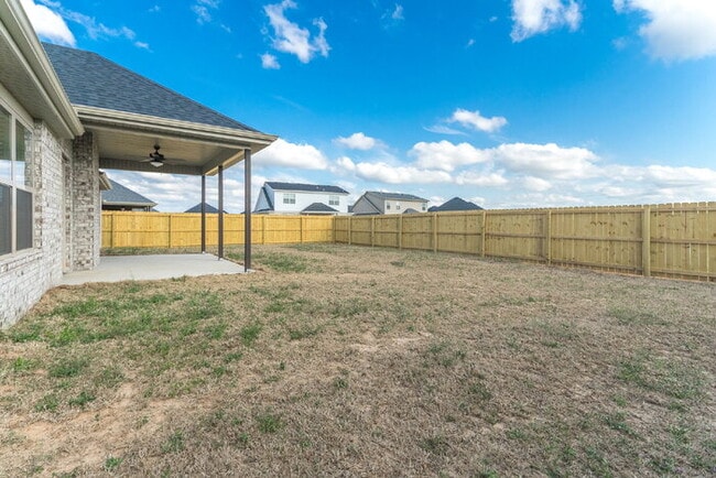 Building Photo - 921 Sassafras Ln
