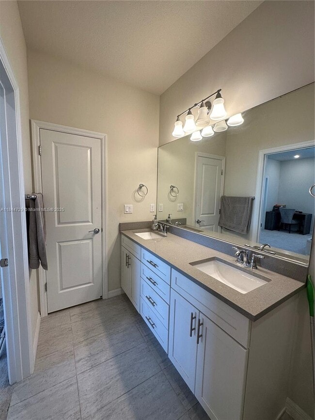 Building Photo - 4950 Eucalyptus Dr
