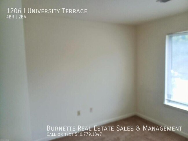 Building Photo - 1206 University Terrace
