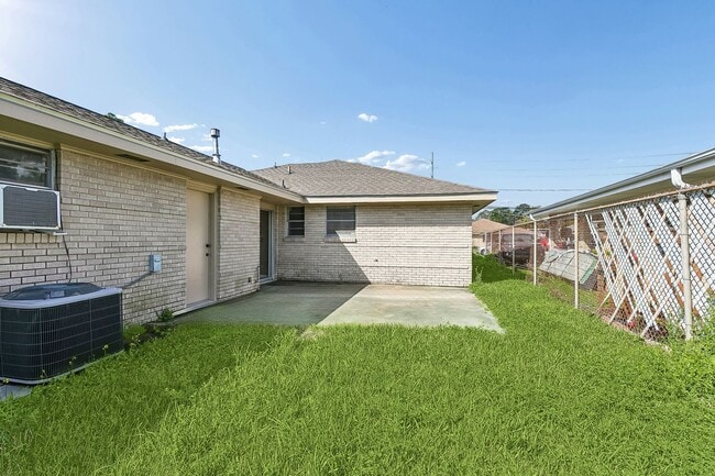 Building Photo - 2486 Hyman Pl