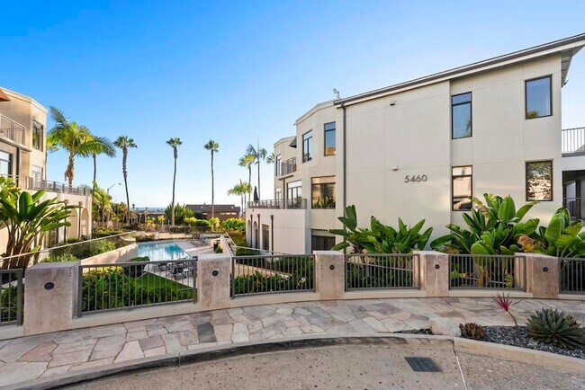Building Photo - 5460 La Jolla Blvd