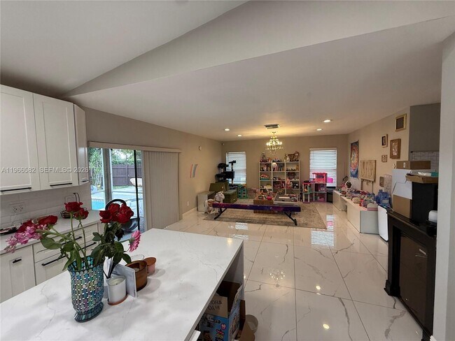 Building Photo - 20888 Sugarloaf Ln