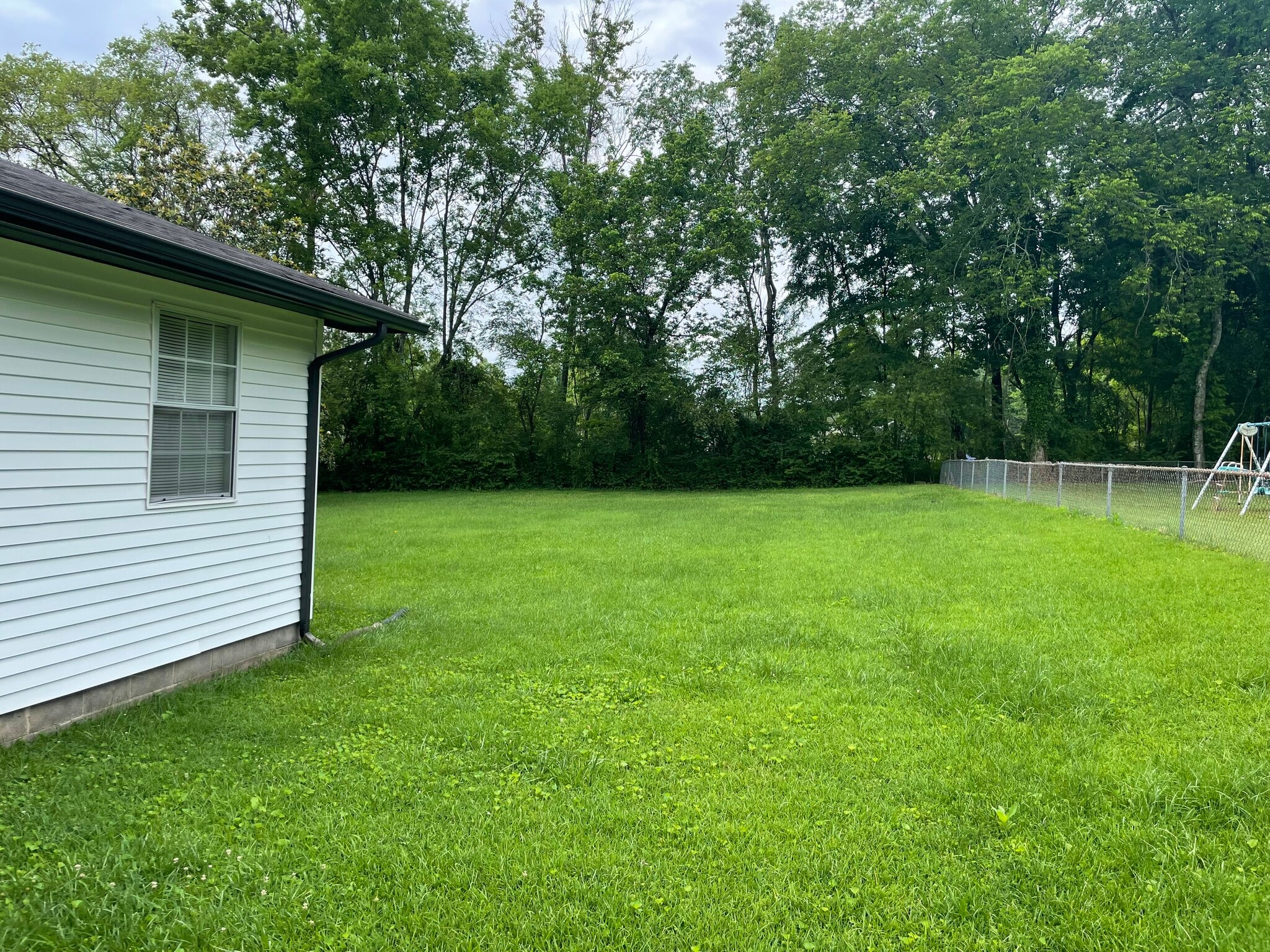 Large Back Yard - 309 Shasta Ave