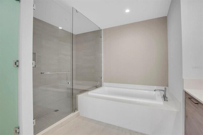 Building Photo - 301 1st St S